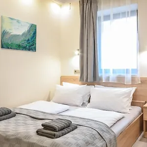 Apartman For, Eger