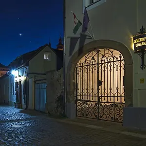 Apartman Demetrovics Udvarház, Eger